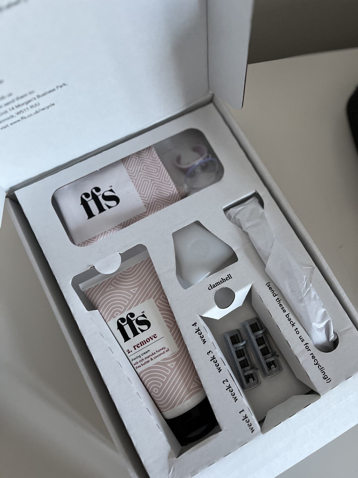 Ffs Razor Kit FFS – Fuss Free Shaving Subscriptions and Gift Sets | Powder Rooms